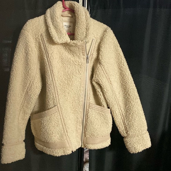 Sherpa zipper jacket with vegan leather trimmings. - Picture 1 of 5